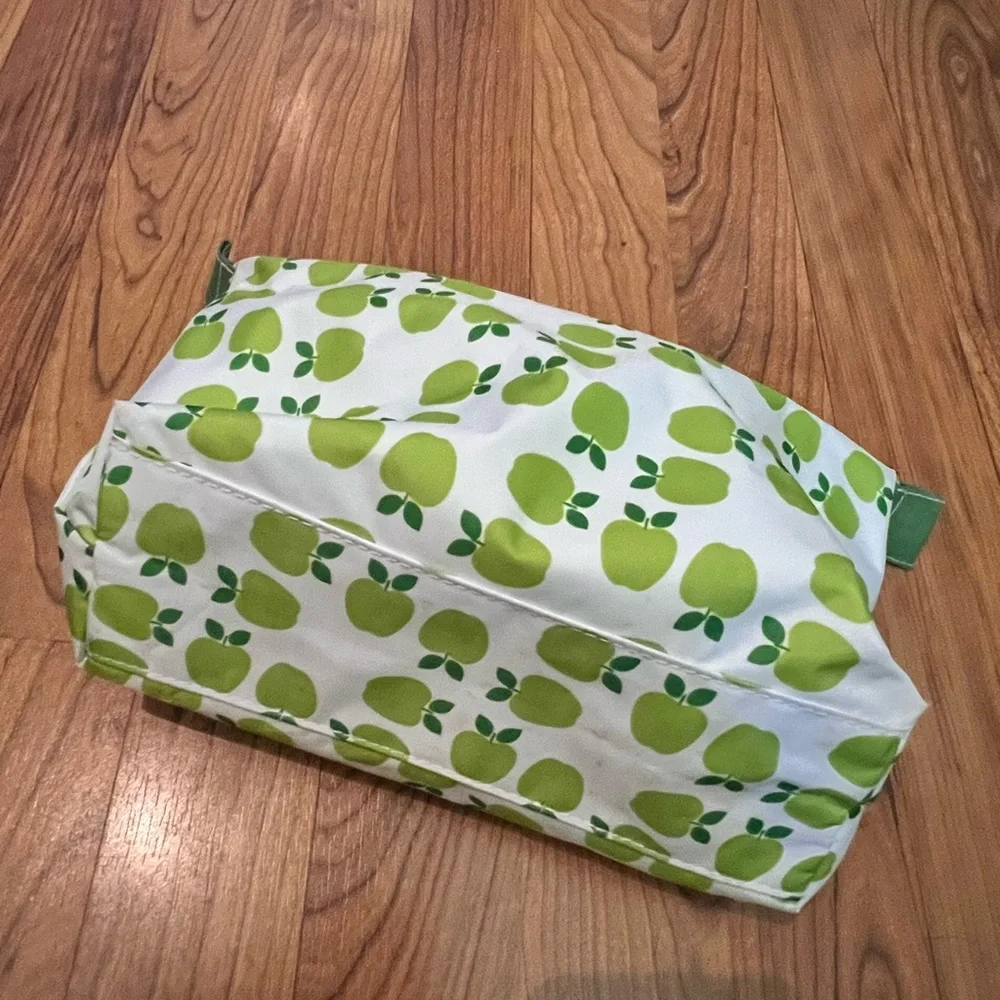 Clinique Green Apple Makeup bag set - Picture 2 of 10